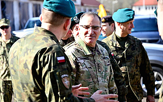 Dowódca sił NATO w Europie generał Curtis Scaparrotti u żołnierzy NATO w Bemowie Piskim.  ZDJĘCIA